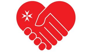 Rotes Herz auf weißem Grund. Das Herz wird durch zwei Hände gebildet. Im Herz ist das Malteser Wappen.